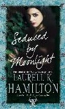 Laurell K Hamilton, Laurell K. Hamilton - Seduced by Moonlight