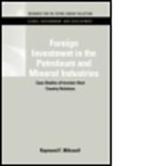 Raymond F. Mikesell, Raymond F. (Formerly At the University o Mikesell, Raymond F. (Formerly at the University of Oregon Mikesell, MIKESELL RAYMOND F, Mikesell Raymond F., Mikesell Raymond F.... - Foreign Investment in the Petroleum and Mineral Industries