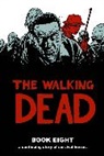 Charlie Adlard, Robert Kirkman, Dave Lapham, Bob Layton, David Michelinie, Greg Pak... - The Walking Dead Book 8