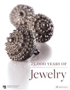 Astrid Bahr, Maren Eichhorn-Johannsen, Adelheid Rasche, Svenia Schneider, Stefan Büchner, Maren Eichhorn-Johannsen... - 25,000 Years of Jewelry
