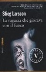 Stieg Larsson - La ragazza che giocava con il fuoco. Verdammnis, italienische Ausgabe