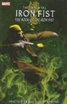 Ed Brubaker, Matt Fraction, Roy Thomas, Khari Evans, Leandro Fernandez - The Immortal Iron Fist 3 : Book of Iron Fist