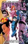 Robert Kirkman, Brett Matthews, Brian Reed, Robert Kirkman, Jason Howard, Ryan Ottley - Invincible Volume 11: Happy Days