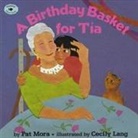 Pat Mora, Cecily Lang - A Birthday Basket for Tia