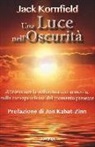 Jack Kornfield - Una luce nell'oscurità. Attraversare la sofferenza con armonia, nella consapevolezza del momento presente