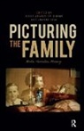 Frances Arnold, Silke Leal Arnold-De Simine, Joanne Leal, Silke Arnold-de Simine, Silke Arnold-de Simine, Arnold-de Simine Silke... - Picturing the Family