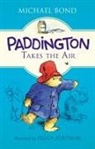 Michael Bond, Michael/ Fortnum Bond, Peggy Fortnum - Paddington Takes the Air