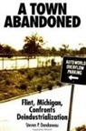 Steven P. Dandaneau - A Town Abandoned: Flint, Michigan, Confronts Deindustrialization
