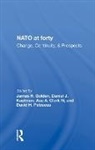 James R. Golden, Asa A. Clark IV, James R. Golden, Golden James R., Daniel J. Kaufman, David H. Petraeus - Nato At Forty