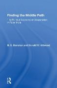 D. P. Apte, Donald W. Attwood, Suraj Bandyopadhyay, S. M. Batra, B. S. Baviskar, B. S. Attwood Baviskar... - Finding the Middle Path - The Political Economy of Cooperation in Rural India