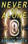 Denison Hatch - Never Go Alone: A Jake Rivett Thriller