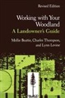 Mollie Beattie, Nancy Howe, Lynn Levine, Carl Reidel, Charles Thompson, Nancy Howe - Working with Your Woodland - A Landowner's Guide