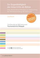 Julia Reischl, Julia (Dr.) Reischl - Zur Doppelbödigkeit des Unterrichts als Bühne
