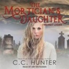 C. C. Hunter, Amy McFadden - The Mortician's Daughter: Two Feet Under (Audio book)