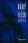 Lynda Hart, Hart Lynda - Between the Body and the Flesh