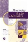 Margaret Smithson Foddy, Margaret Foddy, Foddy Margaret, Michael A. Hogg, Sherry Schneider, Schneider Sherry... - Resolving Social Dilemmas