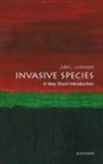 Julie Lockwood, Julie (Rutgers University) Welbourne Lockwood, Dustin J. Welbourne - Invasive Species: A Very Short Introduction