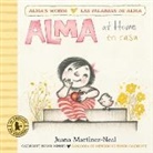 Juana Martinez-Neal - Alma at Home/Alma en casa