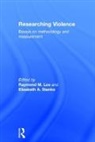Raymond M Lee, Lee Raymond M., Elizabeth Stanko, Elizabeth A Stanko - Researching Violence