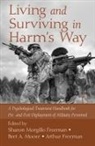 Arthur Freeman, Freeman Arthur, Bret A Moore, Sharon Morgillo Freeman - Living and Surviving in Harm's Way