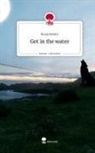Ronja Benitz - Get in the water. Life is a Story - story.one