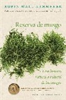 Robin Wall Kimmerer - Gathering Moss / Reserva de musgo (Spanish Edition)