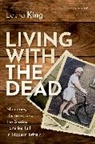 Laura King, Laura (Professor of Collaborative History King, King Laura - Living With the Dead