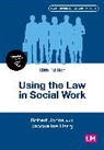 Jacqueline Harry, Robert Johns - Using the Law in Social Work