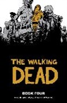 Robin Wayne Bailey, Mike Bullock, Tom DeFalco, Win Scott Eckert, Harlan Ellison, Joe Gentile... - The Walking Dead Volume 4