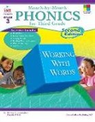 Patricia M. Cunningham, Dorothy P. Hall, Patricia M Cunningham - Month-By-Month Phonics for Third Grade