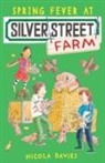 Nicola Davies, Katharine McEwen - Spring Fever At Silver Street Farm