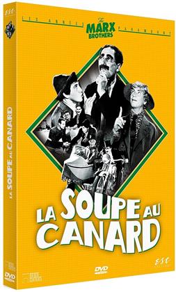 La soupe au canard (1933) (s/w)