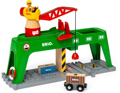 BRIO World 33996 Bahn Verlade Terminal - Mit beweglichem Kran zum Umladen von Gütern auf die Schiene, Straße und das Schiff - Empfohlen für Kinder ab 3 Jahren