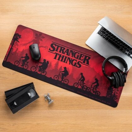 Stranger Things: Classic Logo - Desk Mat