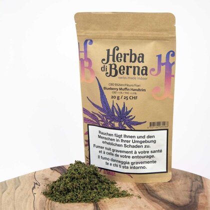 Herba di Berna Blueberry Muffin Handtrim (20g) - Indoor (CBD: 15%, THC: 0.6%, CBG: 0.4%)