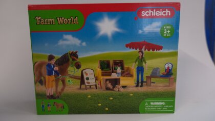 schleich® 42528 Farm World Mobiler Farm Stand