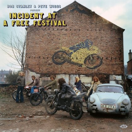 Bob Stanley & Pete Wiggs - Bob Stanley & Pete Wiggs Present Incident At Free