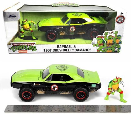 1:24 67 Chevy Camaro W/ Tmnt Raphael Fig