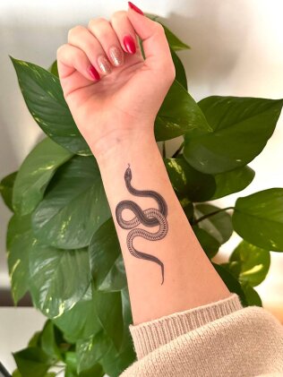 Schlange Simple Medium Tattoo