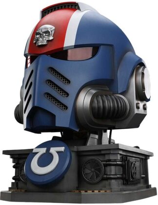 Warhammer 40,000 - Space Marine 2 Replik Ultramarines Lieutenant Titus Helm mit Display-Stand 44 cm